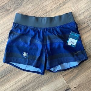 Brooks cascadia 5” short marina haze size M